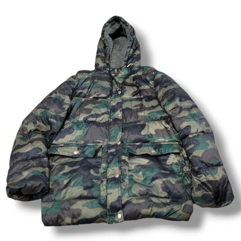 Forever 21 Jacket Size Small Puffer Jacket Full Zip Up Button Up Camouflage Camo